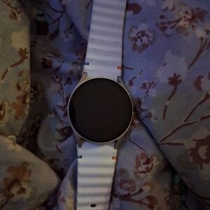 White Samsung Smartwatch with Gps